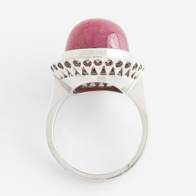 Ring, 18K white gold with cabochon-cut ruby and brilliant-cut diamonds.