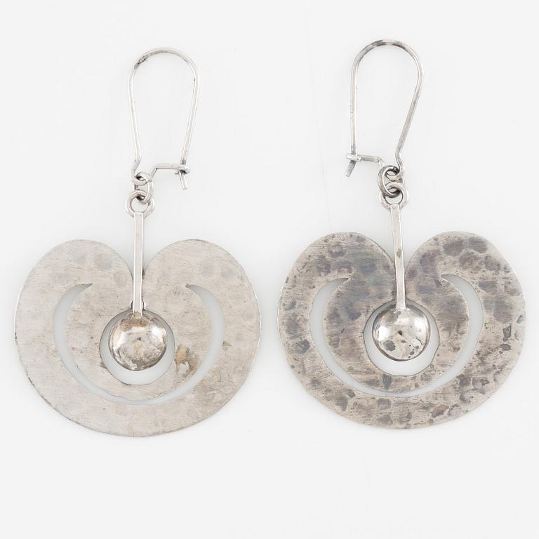 Tapio Wirkkala, ett par örhängen "Omena", sterlingsilver, för Kultakeskus.