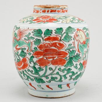 A porcelain jar, made in China, Transition, 17th Century.