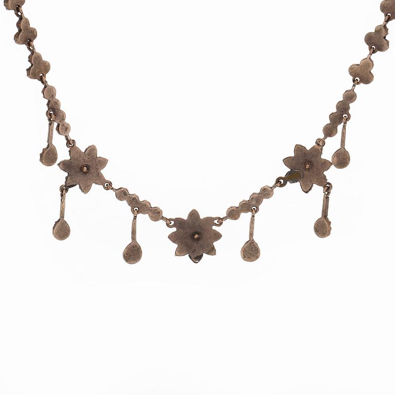 Necklace and earrings, Victorian, faceted garnets, gilded silver.