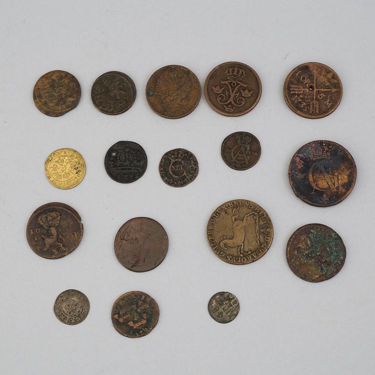 SAMLING ÄLDRE MYNT, 82 stycken, mestadels koppar, 1600 - 1800- tal.