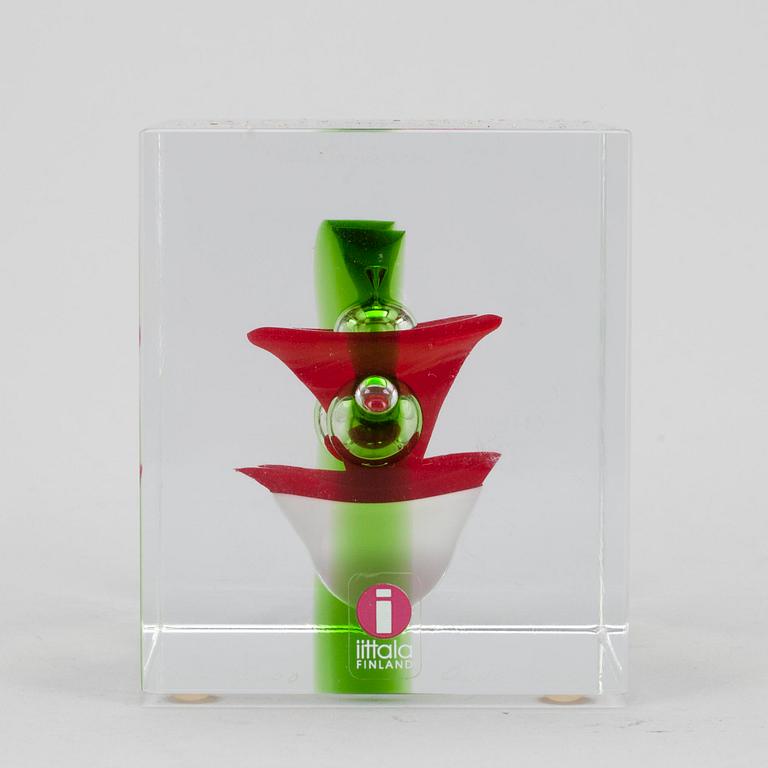 ÅRSKUB, glas, signerad Oiva Toikka, Nuutajärvi 1997, numrerad 462/2000.