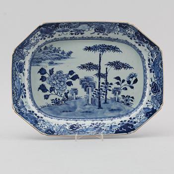STEKFAT, porslin, Kina, Qianlong 1736-1795.