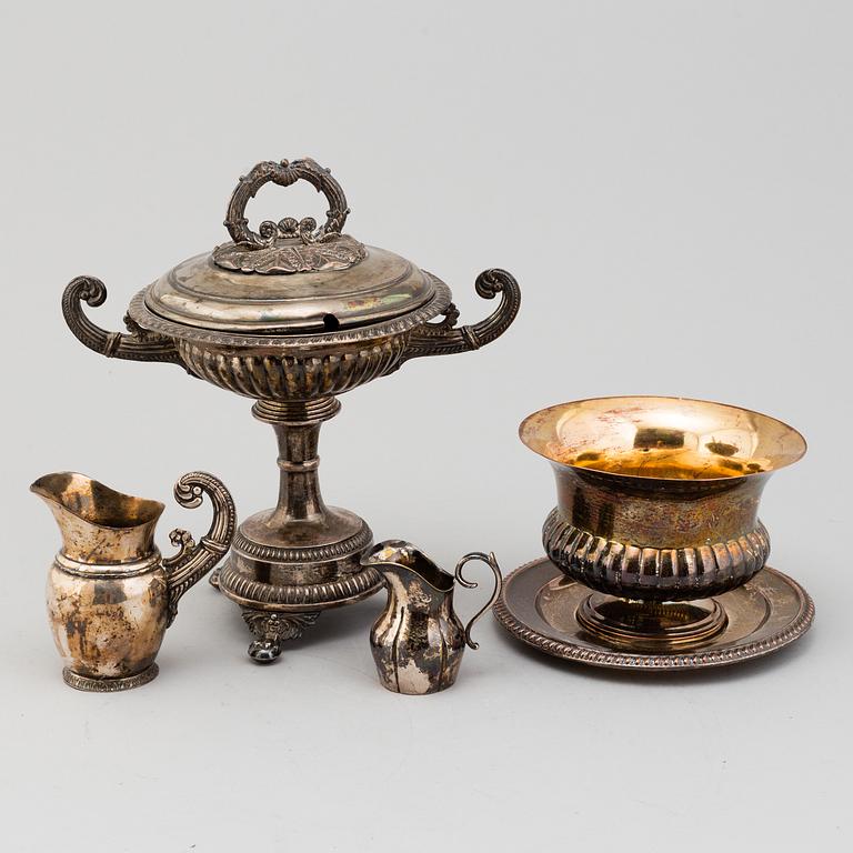 A silver plated sugar bowl, sauce bowl and 2 creamers, 19th century.