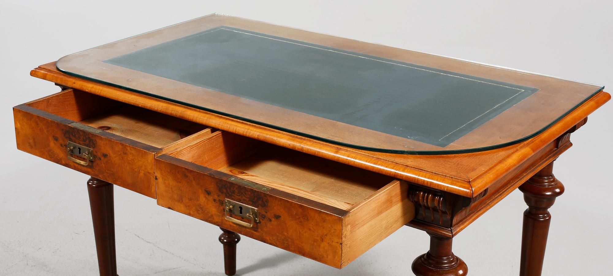SKRIVBORD samt STOL, omkring sekelskiftet 1900.