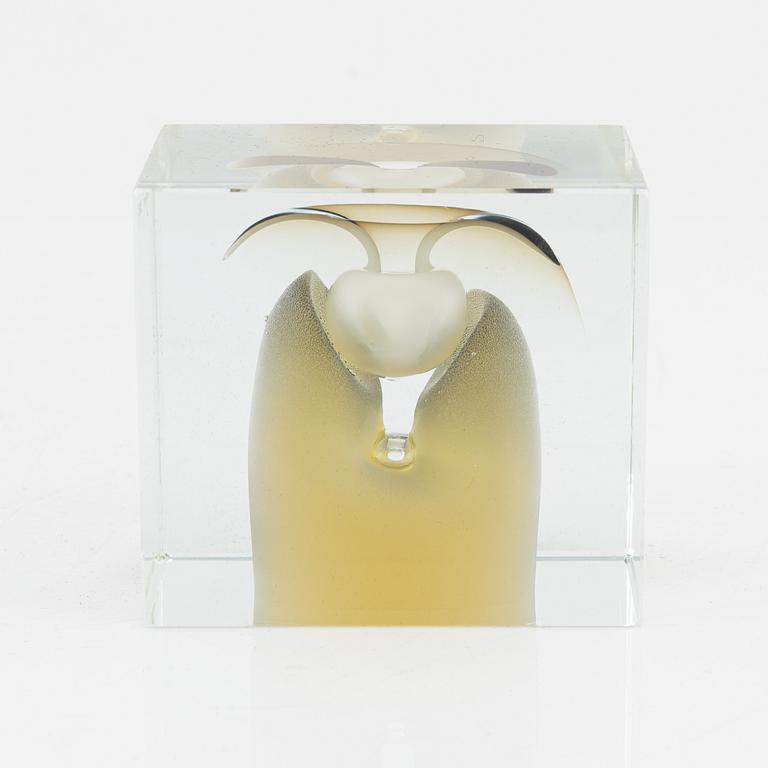 Oiva Toikka, an annual glass cube, 1979, signed Oiva Toikka, Nuutajärvi 1989, numbered 927/2000.