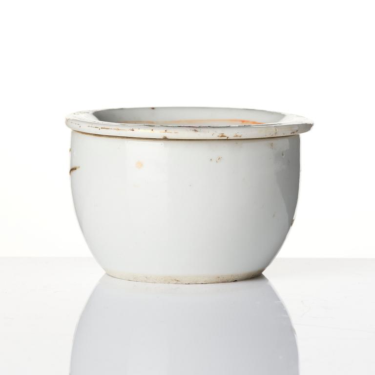 Two Chinese famille rose porcelain dishes and a censer, a pair of enamel spoons, Qing dynasty.