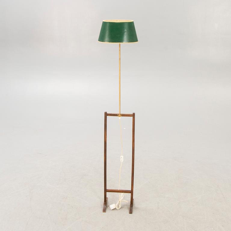 Josef Frank, golvlampa, modell 2458, "Kryckan", Firma Svenskt Tenn, formgiven 1952.