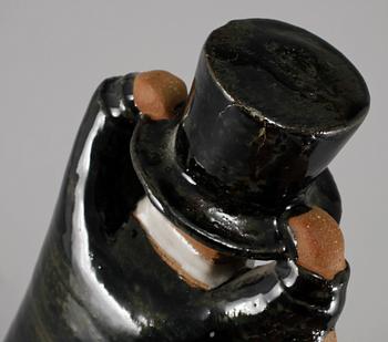 SKULPTUR, stengods. Lisa Larson, Gustavsberg, "Samhällsdebatten", i produktion 1969-74.