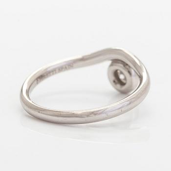 Tiffany & Co, Elsa Peretti, sormus, "Diamonds by The Yard", platinaa ja briljanttihiottu timantti.