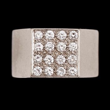 RING, 18 k vitguld och briljantslipade diamanter 0.55 ct., svenska stämplar 1972. Vikt ca 16 g.