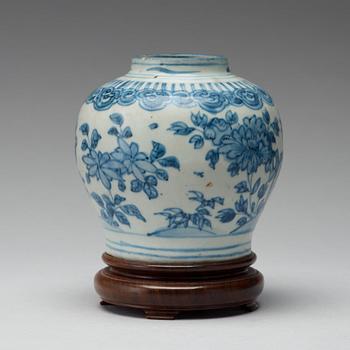 A blue and white jar, Ming dynasty, Wanli (1572-1620).