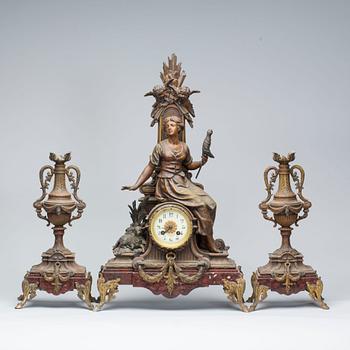 BORDSGARNITYR, 3 delar. Frankrike. 1800-tal.