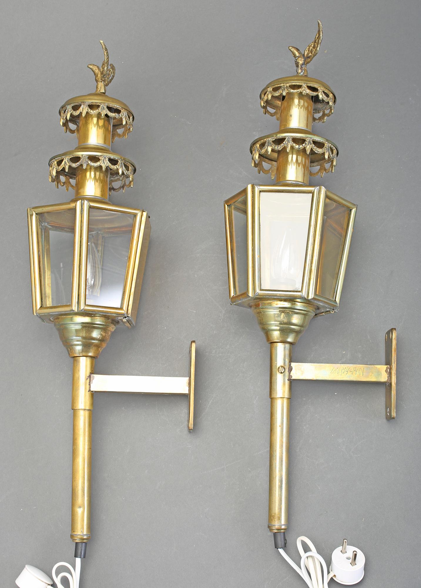 VAGNSLYKTOR/VÄGGLAMPOR, 2 st, mässing, empirstil, 1900-talets första hälft.