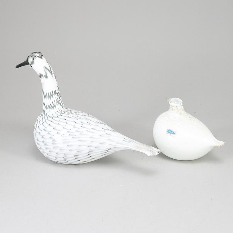 OIVA TOIKKA, two glass birds "Whooper swan" and "Snow-Grouse" signed O. Toikka Nuutajärvi.