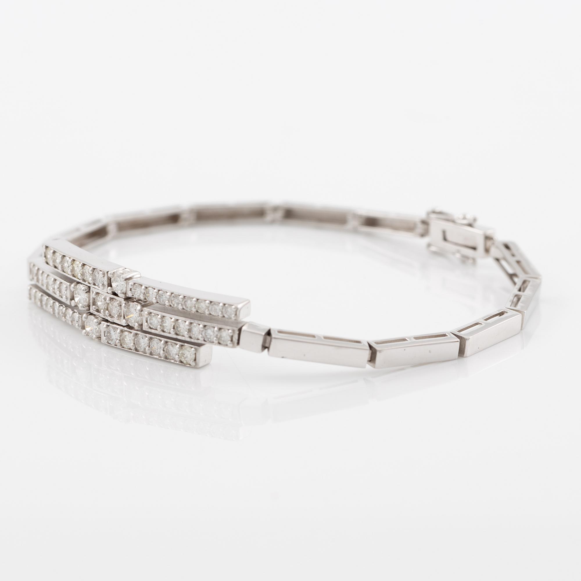 Armband, 18K vitguld med briljantslipade diamanter.