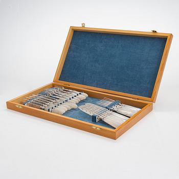 Smörgås- och fruktbestick, 24 st, pärlemor, dels sterlingsilver, dels försilvrade, Sheffield 1853 och 1905.