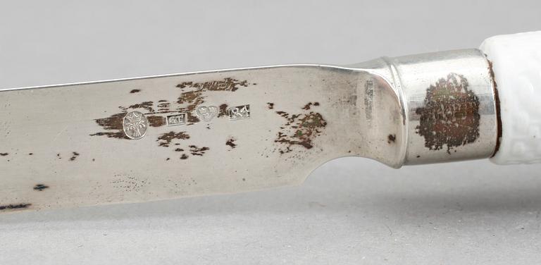 KNIVAR, 2 st, silver, varav en stämplad 1847. Tot vikt, inkl handtag, 120 gram.