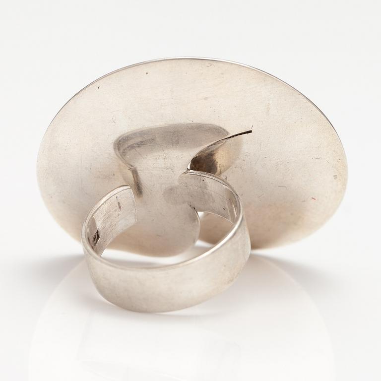 Paula Häiväoja, Ring, sterlingsilver. Pentti Roos, Helsingfors 1967.