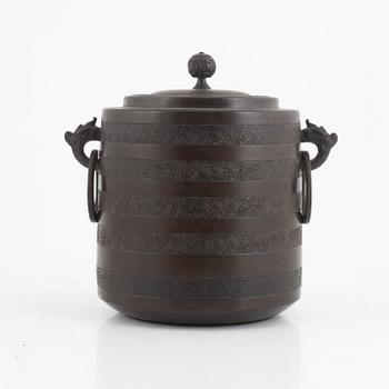 A Japanese bronze jar with cover, Meiji (1868-1912).