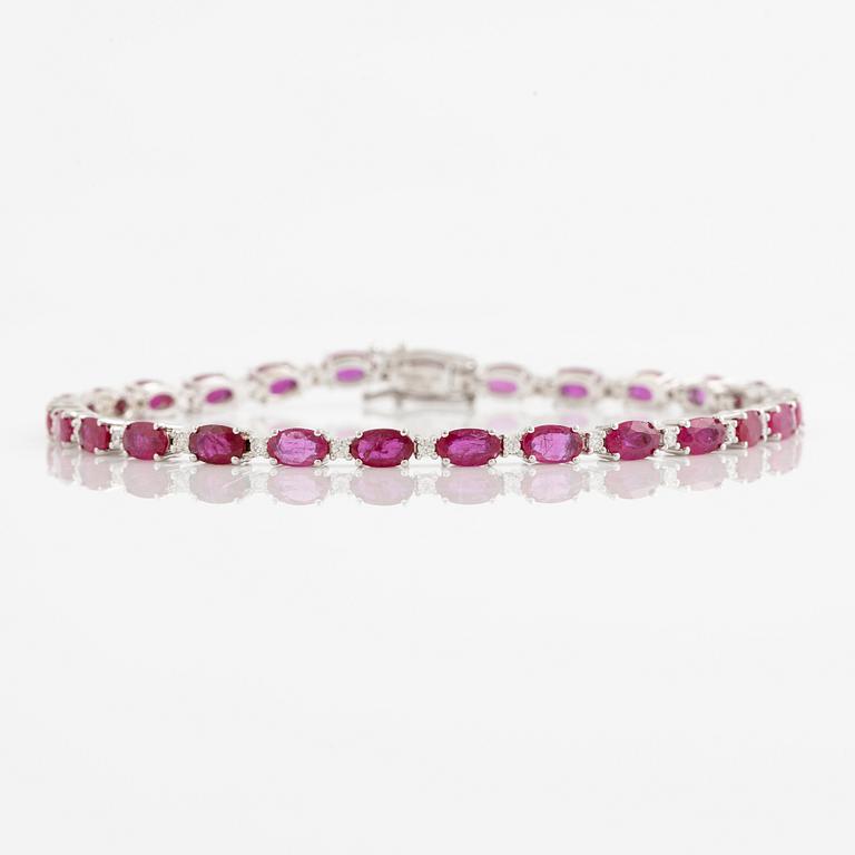 Bracelet 18K white gold with rubies and brilliant-cut diamonds.