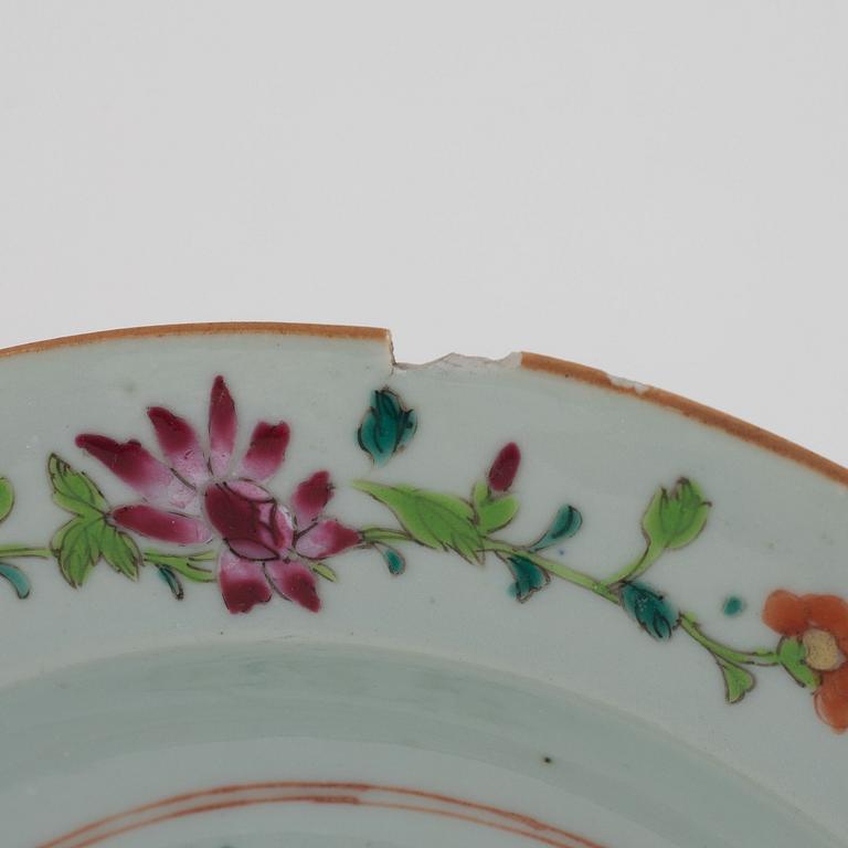 Tallrikar, 3 st, porslin, Kina, qingdynastin, 1700-tal.