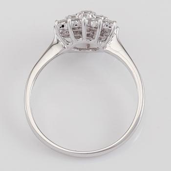 RING, 18K vitguld och diamanter tot ca 0.61 ct.