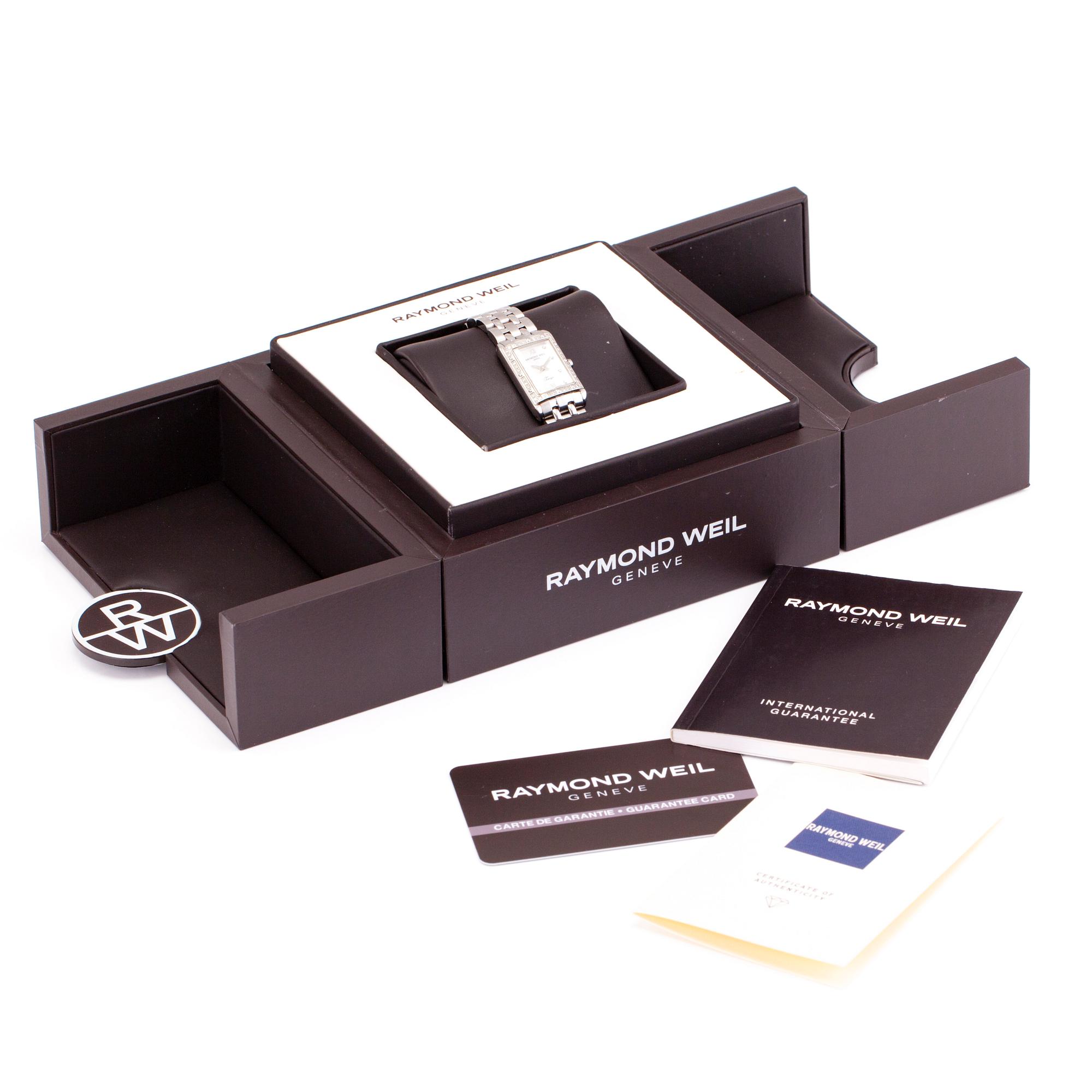 A Raymond Weil 'Tango' wrist watch. 18.6 mm.