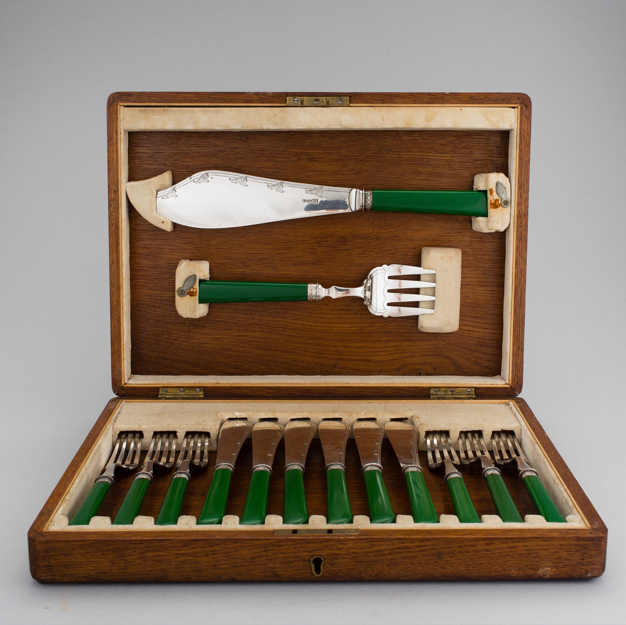 Vintage James Deakin Cased Fish set, early 20 th century.