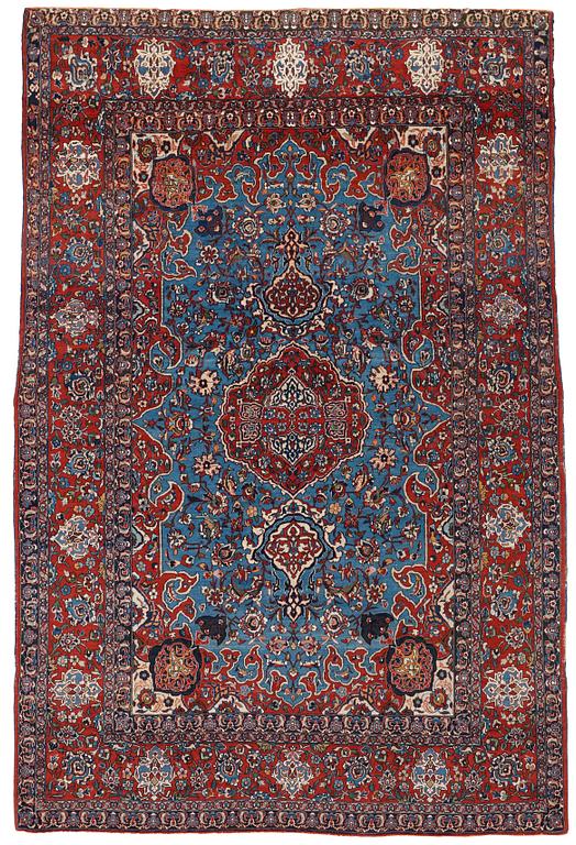 A RUG, a semi-antique Esfahan, ca 219 x 140,5-147,5 cm.