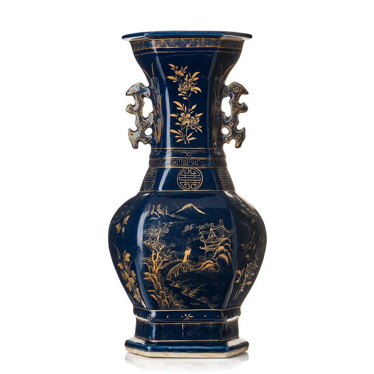 A blue vase, Qing dynasty, 19th Century.