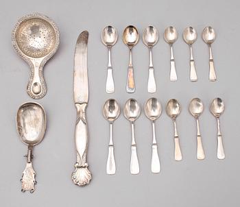 PARTI SILVER, 15 delar, bl a en kniv Georg Jensen, Danmark, 1900-talets första hälft. Totalvikt ca 330 gram.