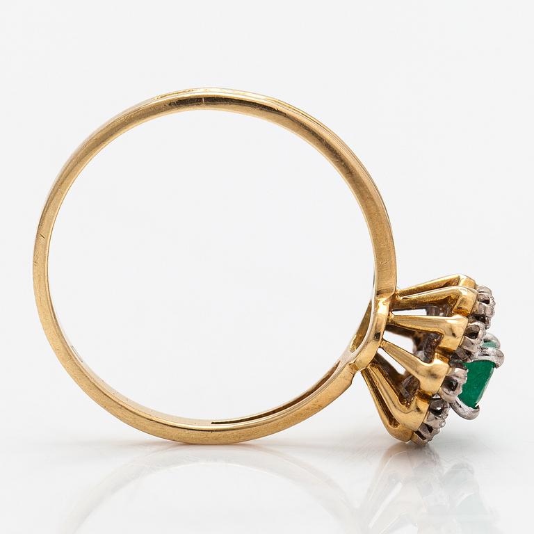 Sormus, 18K kultaa, smaragdi ja timantteja n. 0.05 ct yht. Suomalaiset tuontileimat.