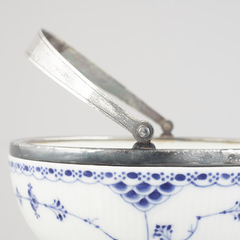 A 'Blue Fluted Half Lace' / 'Musselmalet' bowl with metal fittings, Royal Copenhagen, around 1900.