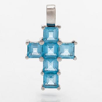 Hänge i form av kors, 14K vitguld med topaser.