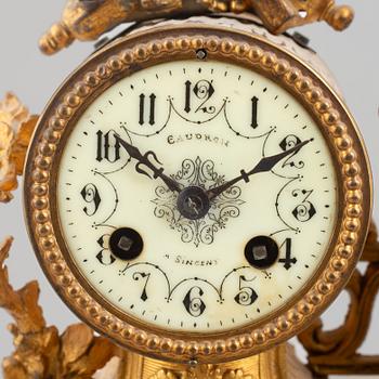 A mantle clock. France, from around the year 1900.