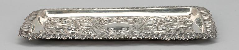 BRICKA, silver, London 1929. Vikt 217 g.