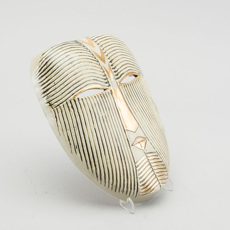 A Lisa Larson glazed ceramic mask signed.