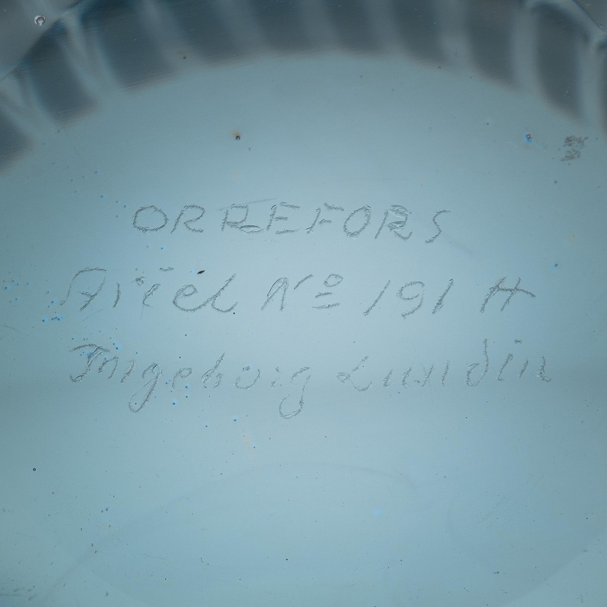 A glass bowl "Ariel" by Ingeborg Lundin for Orrefors. Signed and numbered.