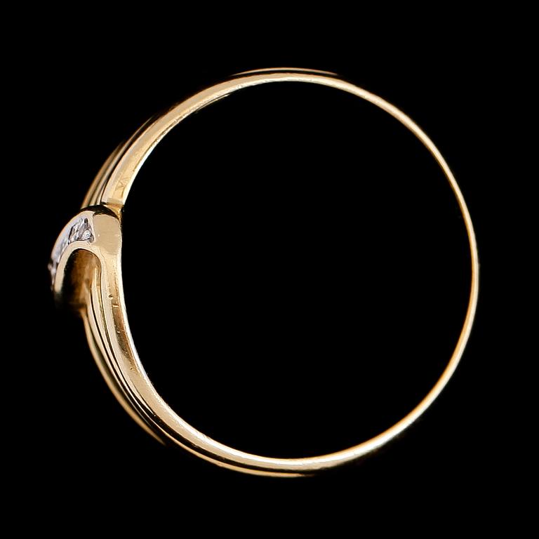 RING, 18 k guld, diamanter. Tot vikt ca 5 g.