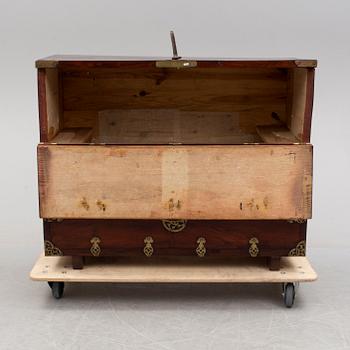 A Korean blanket chest. 19th Century.