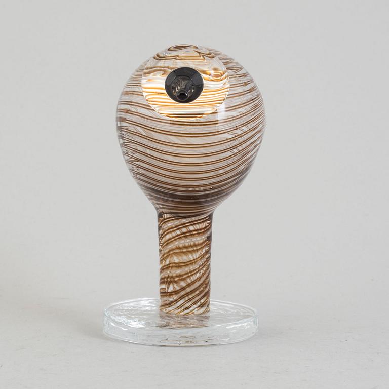 OIVA TOIKKA, a 'Tylli'/'Ringed plover' galss figurine from Nuutajärvi Iittala, Finland.