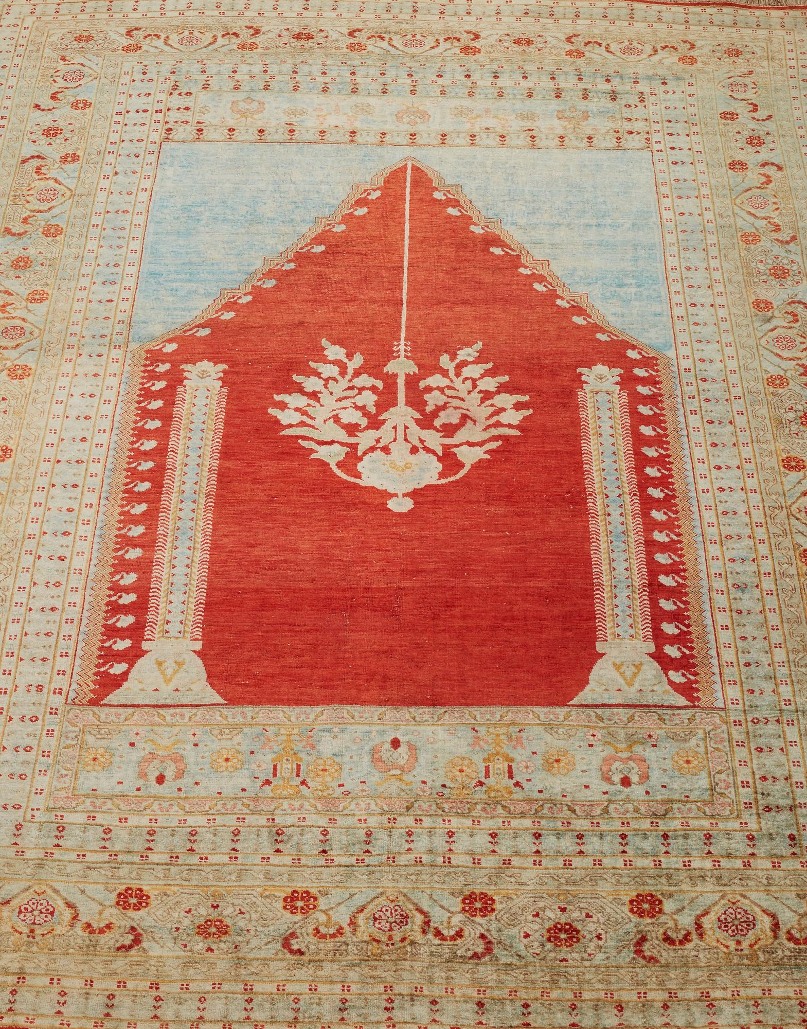 MATTO, an antique silk Tabriz, ca 165 x 122,5 cm.