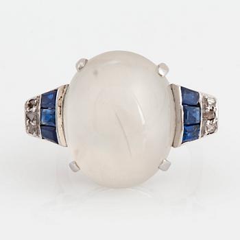 A ring set with a cabochon-cut moonstone ca 20.00 cts.