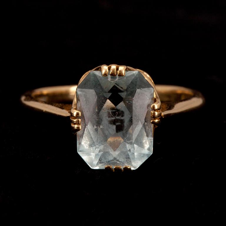 RING, akvamarin, 18K guld. Vikt 2,9 g.