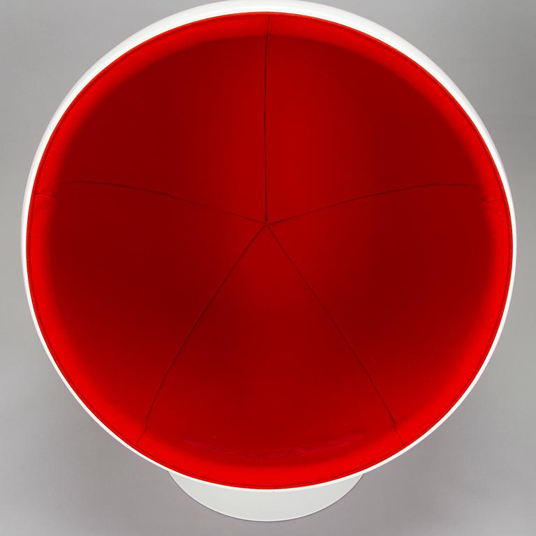 Eero Aarnio, pallotuoli, "Pallotuoli", Adelta 2000-luvun alku.