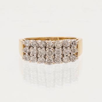 Ring 18K vitt och rött guld med runda briljantslipade diamanter.