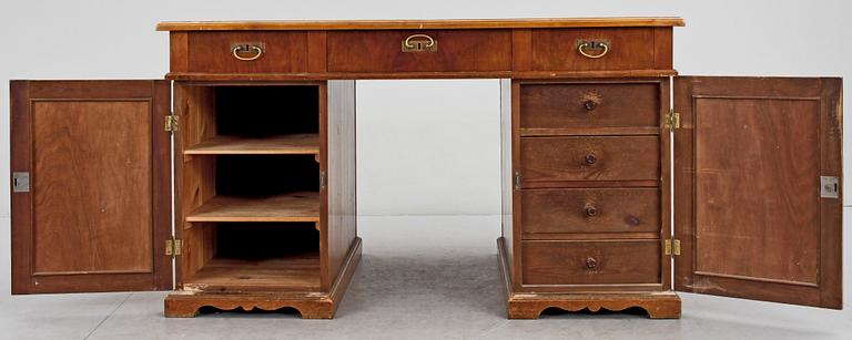 SKRIVBORD, s.k. partner's desk, 1900-talets början.