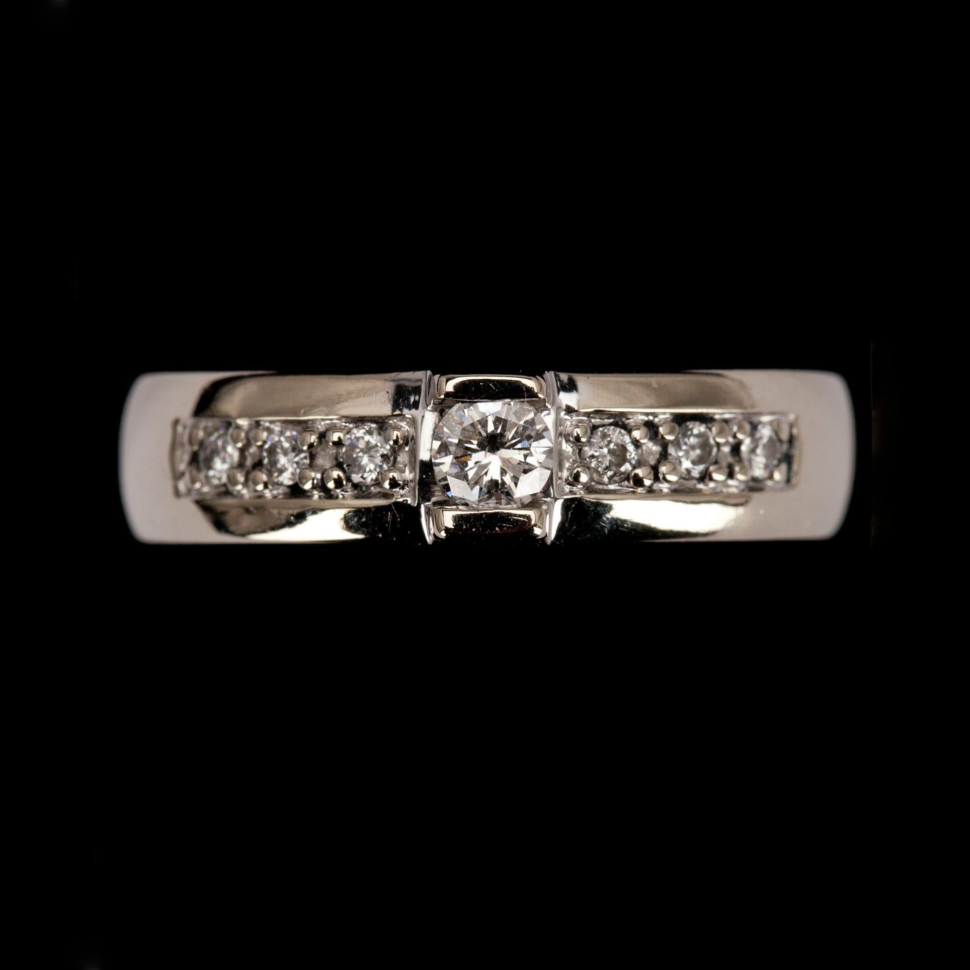 RING, vitguld 14K, diamanter tot. 0,19 ct. Vikt 4,2 g.