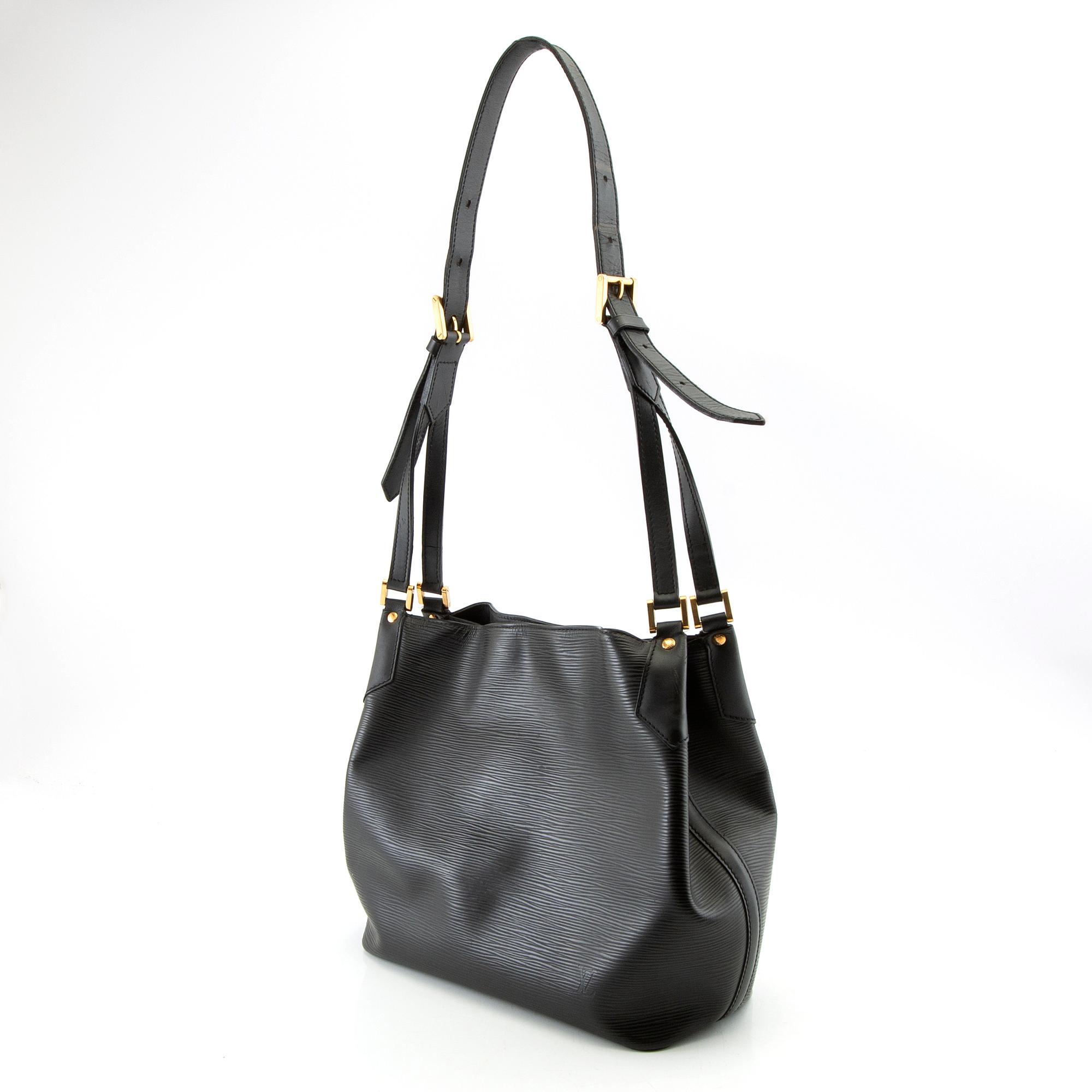 Louis Vuitton,.